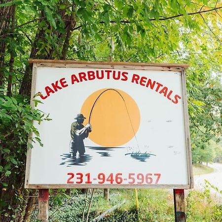 Arbutus Lake 3 Bedroom Cottage 特拉弗斯城 外观 照片