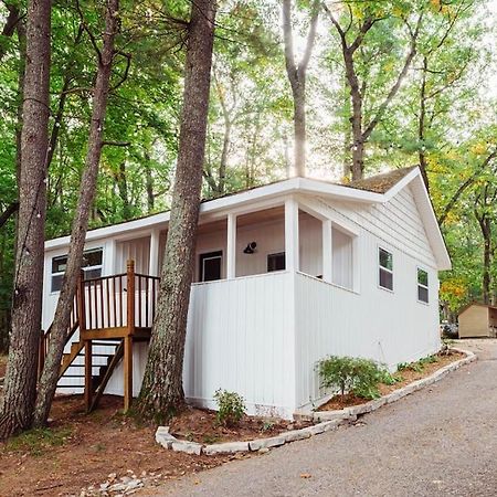 Arbutus Lake 3 Bedroom Cottage 特拉弗斯城 外观 照片