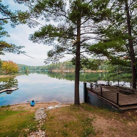 Arbutus Lake 3 Bedroom Cottage 特拉弗斯城 外观 照片