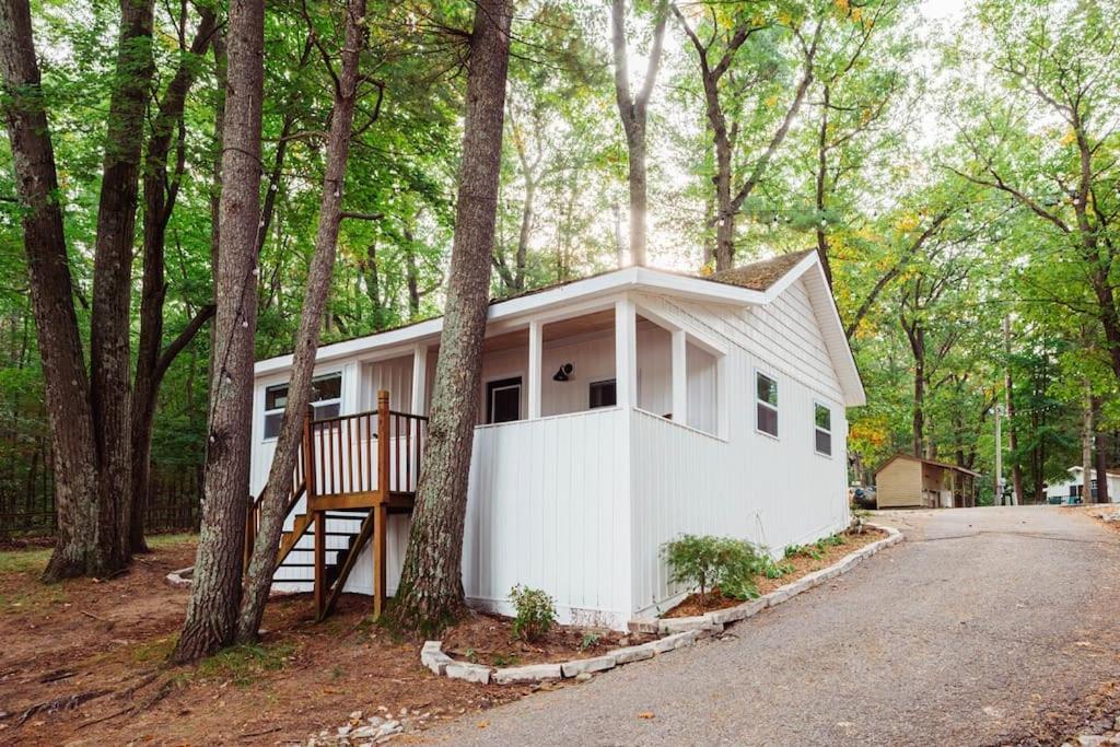 Arbutus Lake 3 Bedroom Cottage 特拉弗斯城 外观 照片