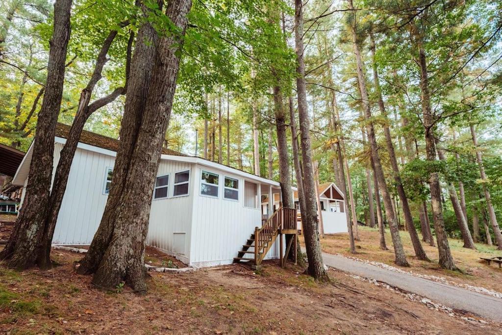 Arbutus Lake 3 Bedroom Cottage 特拉弗斯城 外观 照片