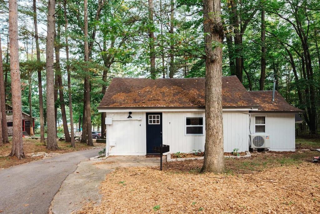 Arbutus Lake 3 Bedroom Cottage 特拉弗斯城 外观 照片
