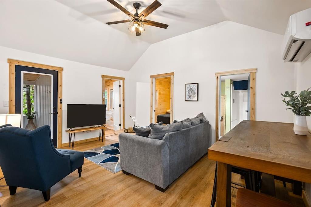 Arbutus Lake 3 Bedroom Cottage 特拉弗斯城 外观 照片