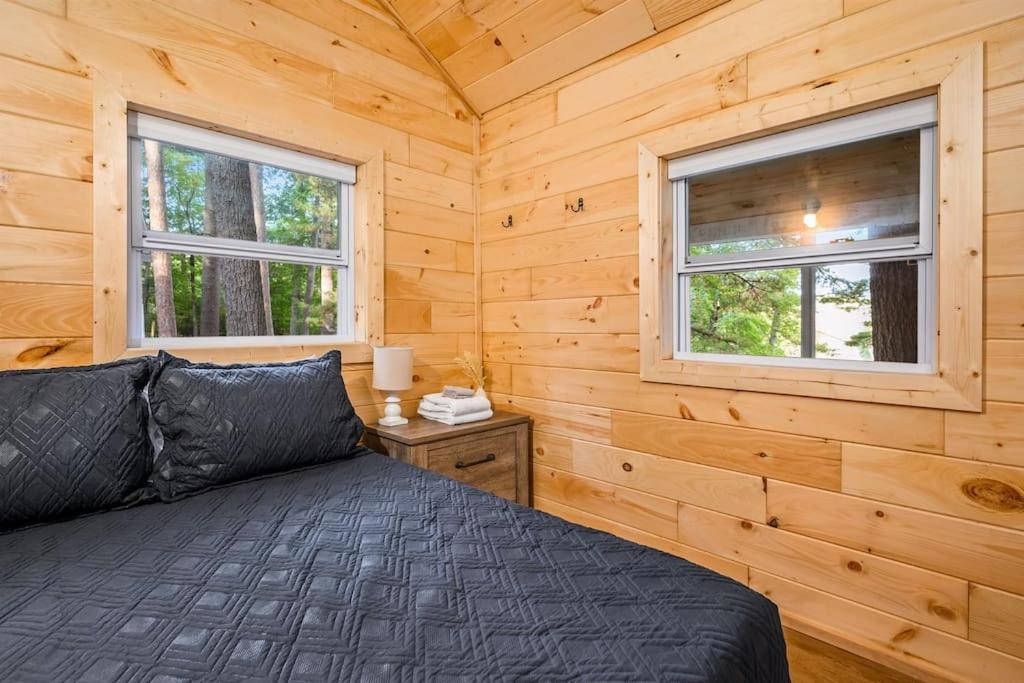 Arbutus Lake 3 Bedroom Cottage 特拉弗斯城 外观 照片