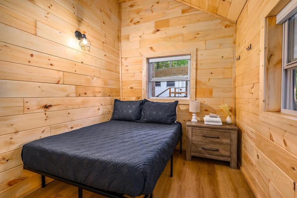 Arbutus Lake 3 Bedroom Cottage 特拉弗斯城 外观 照片