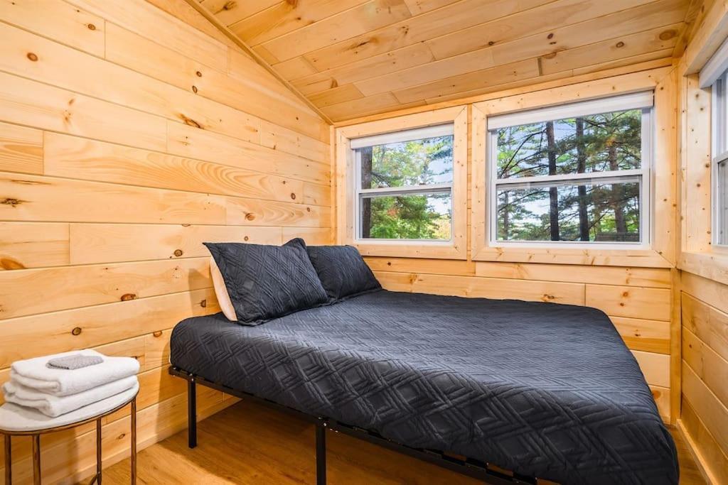 Arbutus Lake 3 Bedroom Cottage 特拉弗斯城 外观 照片