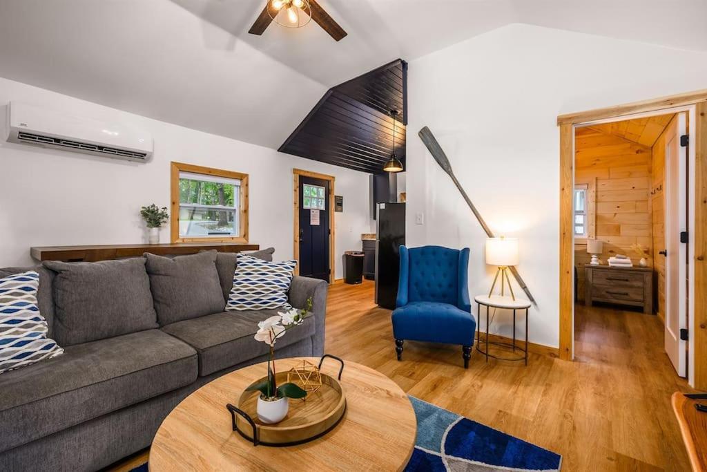 Arbutus Lake 3 Bedroom Cottage 特拉弗斯城 外观 照片