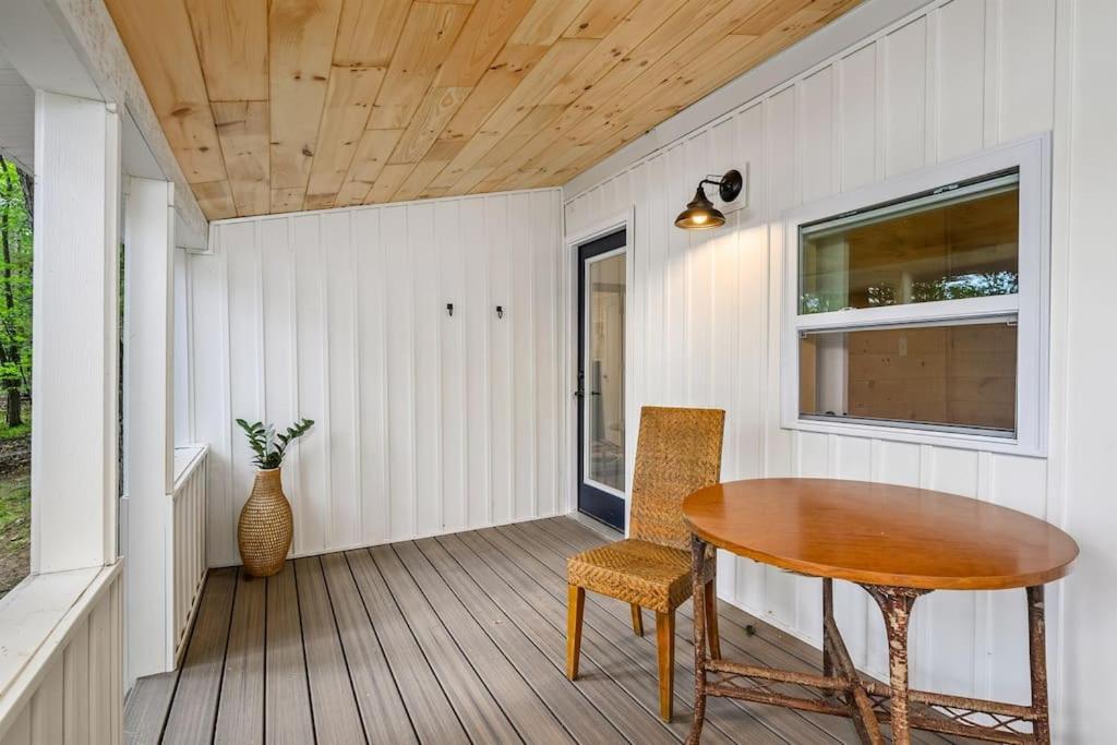 Arbutus Lake 3 Bedroom Cottage 特拉弗斯城 外观 照片