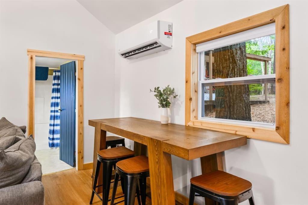 Arbutus Lake 3 Bedroom Cottage 特拉弗斯城 外观 照片