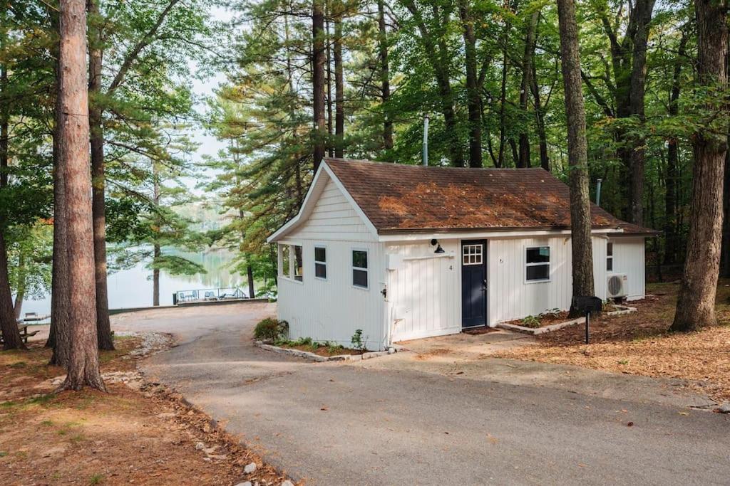 Arbutus Lake 3 Bedroom Cottage 特拉弗斯城 外观 照片